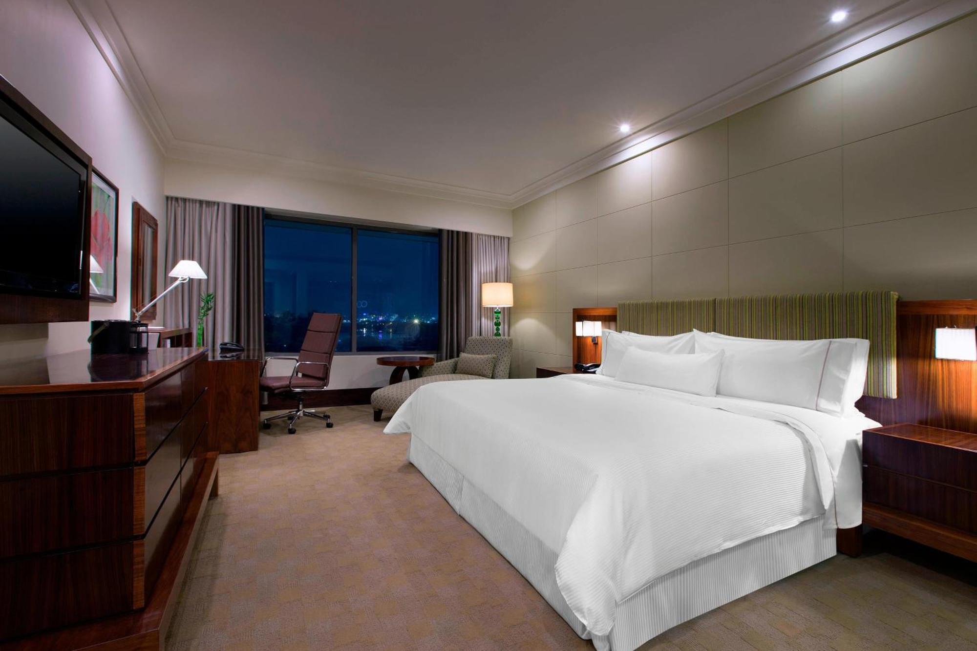 The Westin Pune Koregaon Park Екстериор снимка