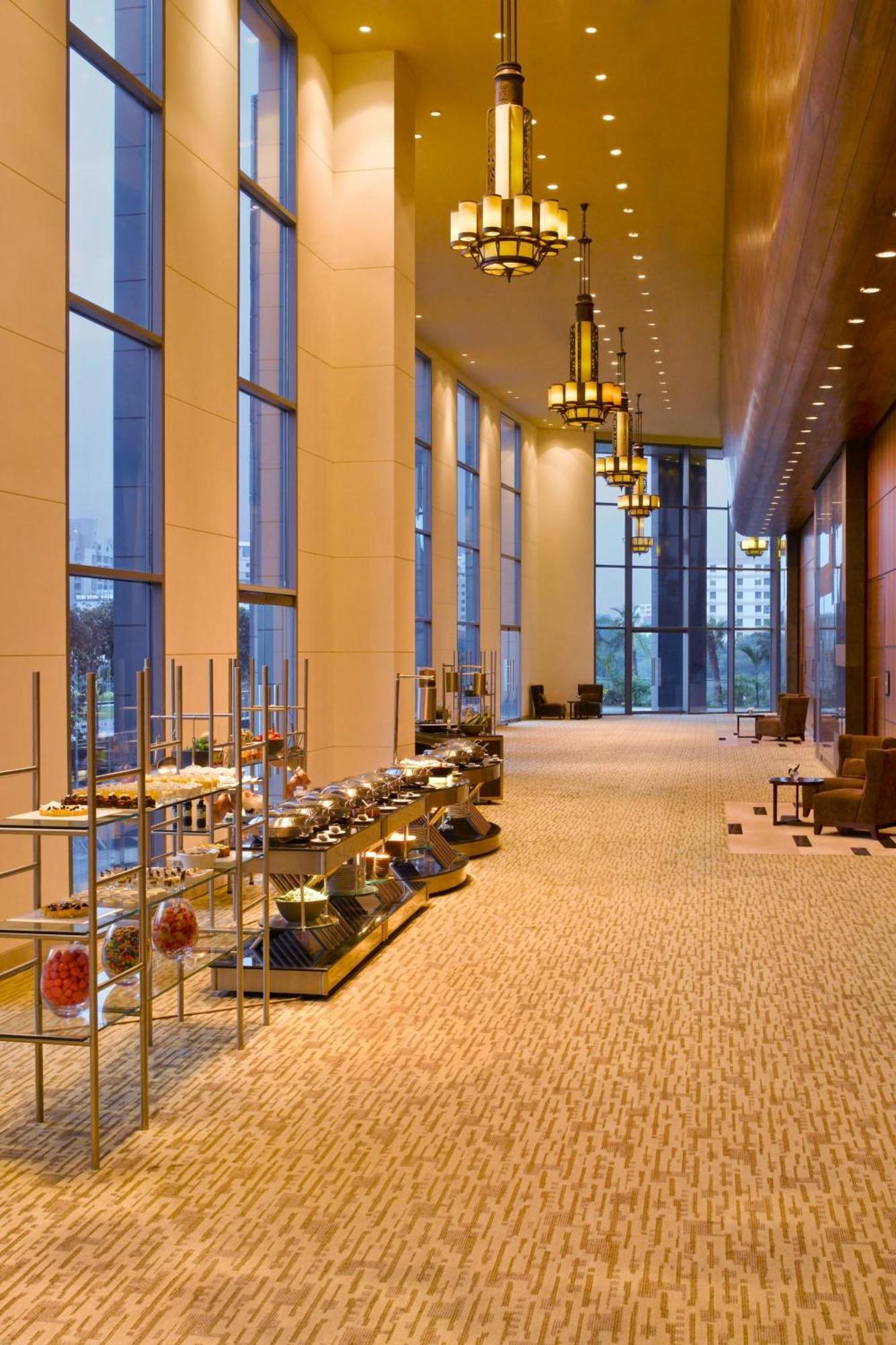 The Westin Pune Koregaon Park Екстериор снимка